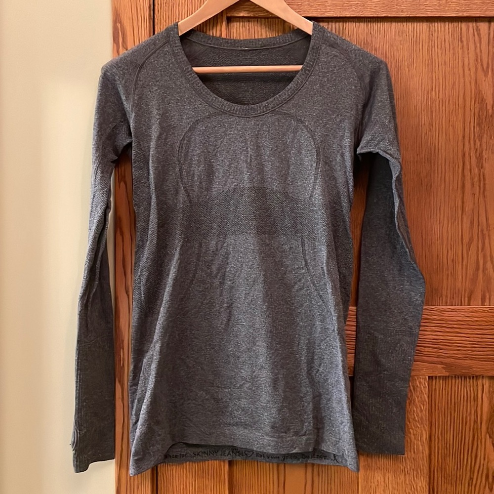 Lululemon workout shirt